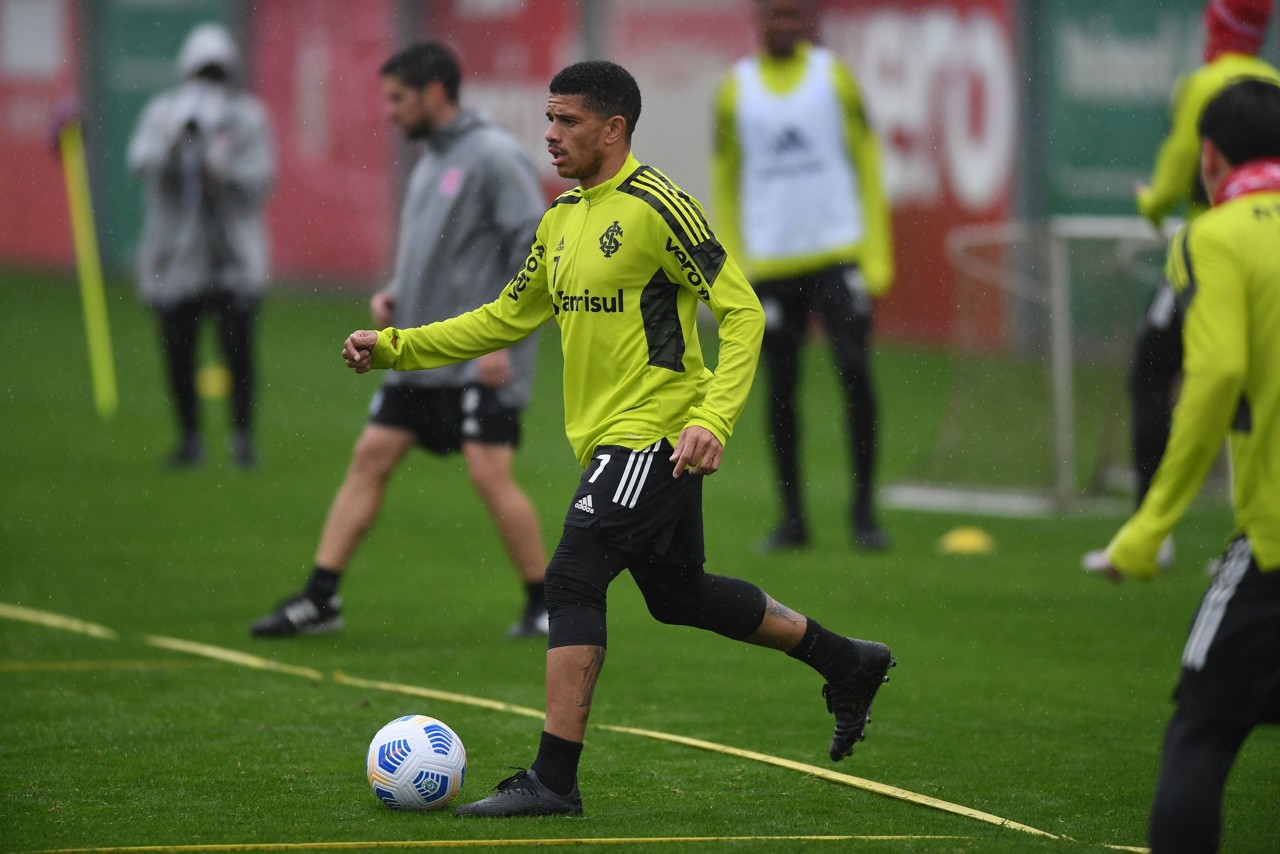 Colorado, de Taison, pega o Sport em casa