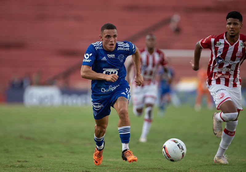O atacante Marcelinho
