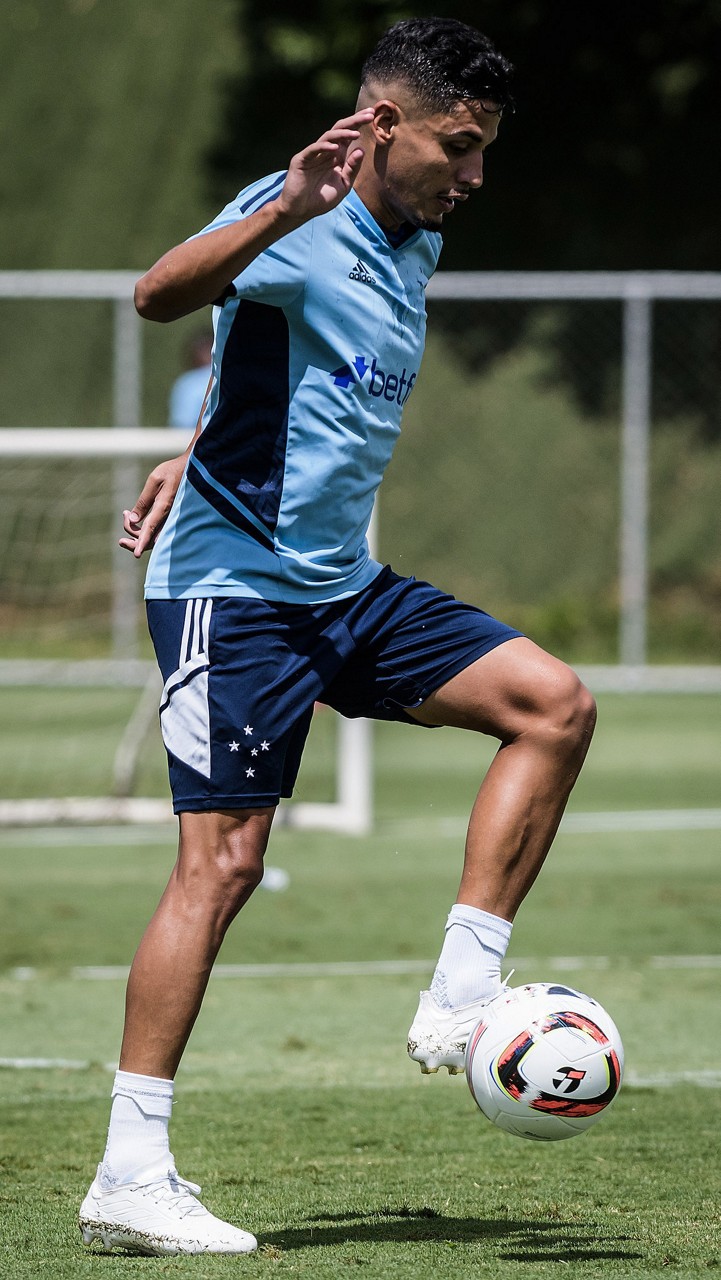 Volante Neto Moura é uma das armas do Cruzeiro para a temporada