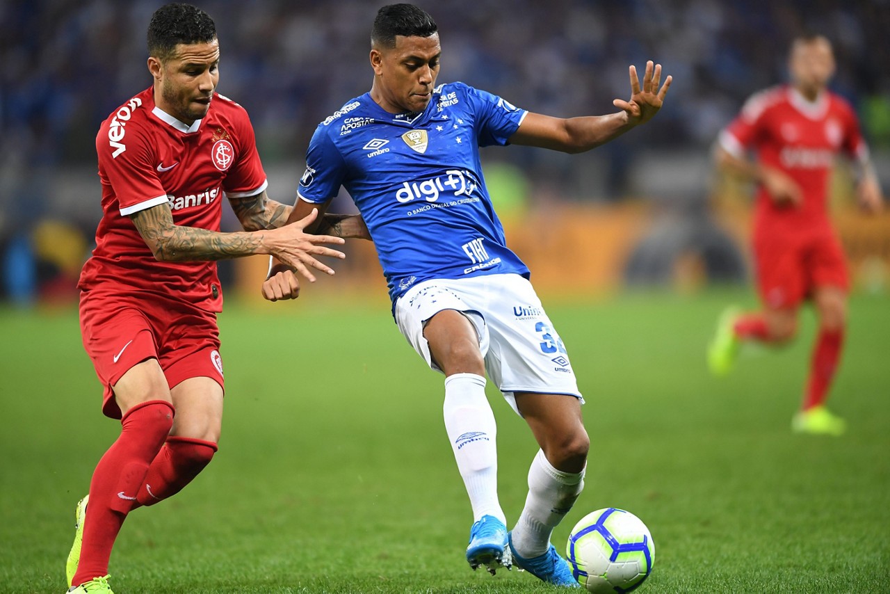 Atacante Pedro Rocha durante derrota do Cruzeiro para o Inter, por 1 a 0, pelas semifinais da Copa do Brasil