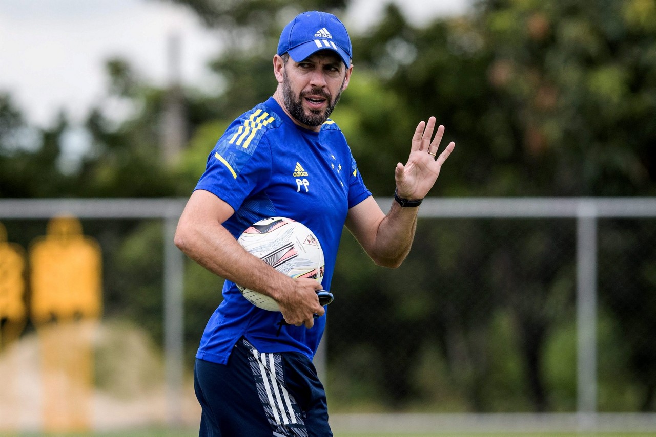Técnico do Cruzeiro Paulo Pezzolano