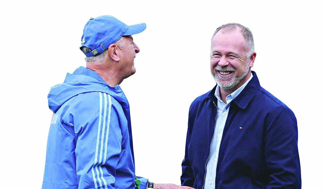 Amigos, os gaúchos de temperamento forte Felipão e Mano Menezes devem deixar a cordialidade de lado quando a bola rolar nessa noite