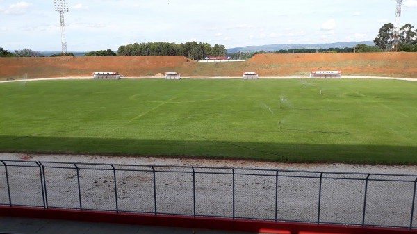 Gramado do estádio Pedro Alves do Nascimento foi reprovado por alguns jogadores do Cruzeiro