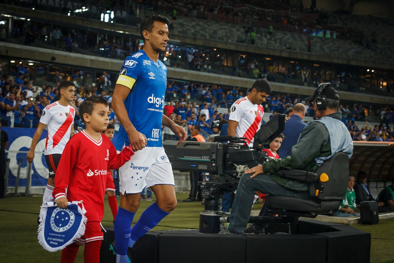 Capitão Henrique abriu a disputa de pênaltis desperdiçando oportunidade do Cruzeiro sair na frente