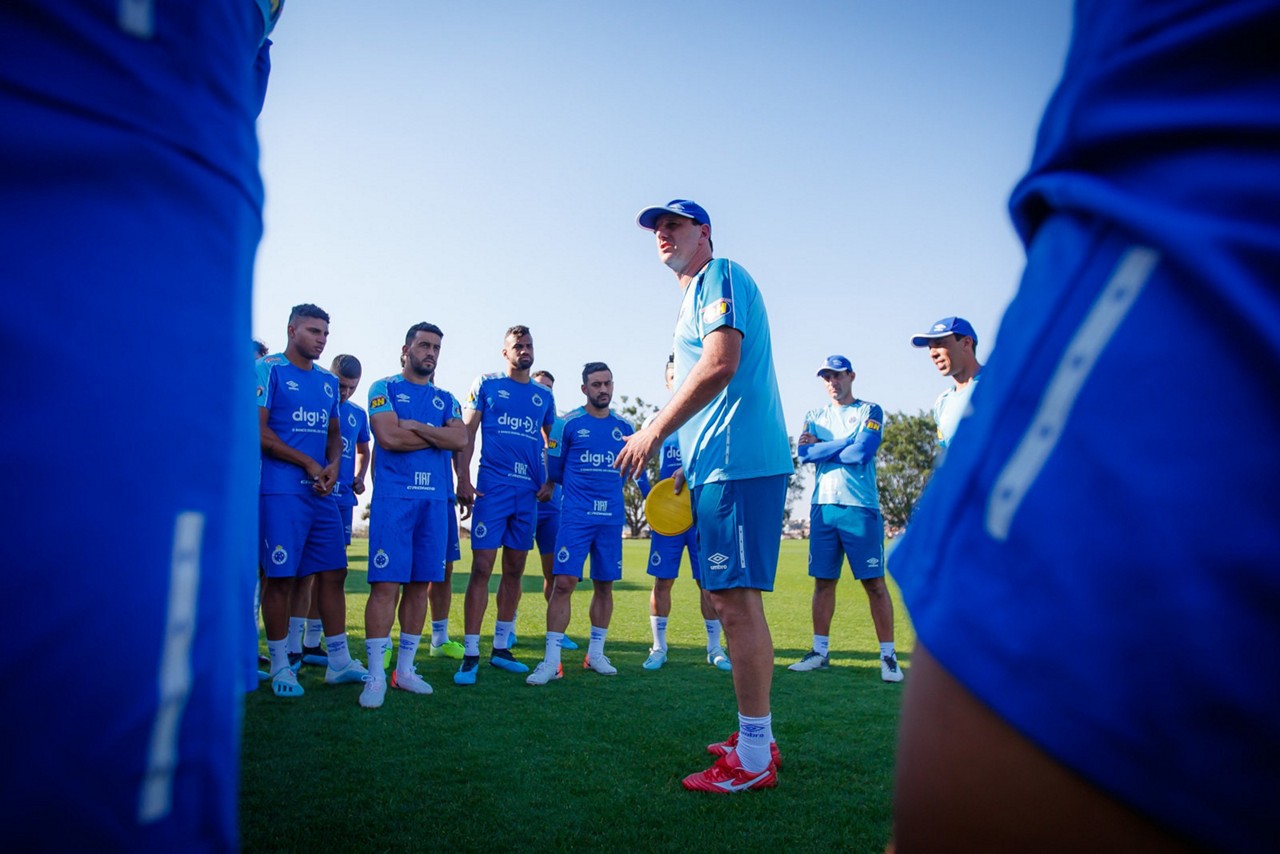 Rogério Ceni inicia caminhada à frente do Cruzeiro encarando o líder Santos, no Mineirão