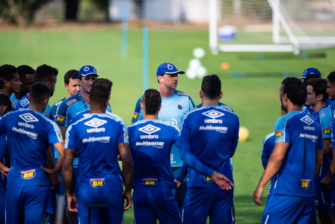 Rogério Ceni orientou atividade na tarde desta quarta-feira, na Toca; treinamentos prosseguem na quinta