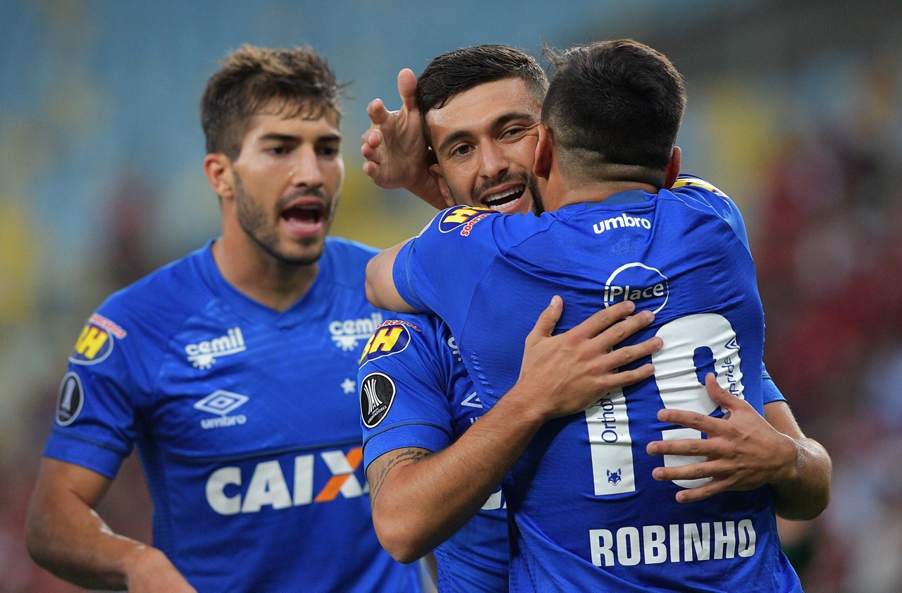Com frieza na frente do gol, o uruguaio Arrascaeta abriu o placar para o Cruzeiro