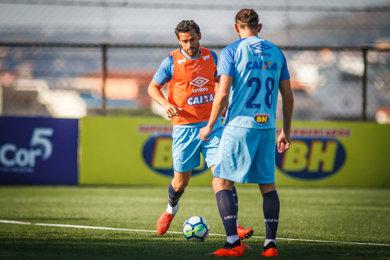 À disposição, Fred ainda corre por fora em busca da recuperação da forma física