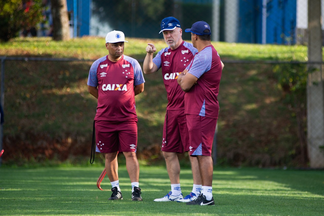 Mano e sua comissão técnica querem reabilitação da Raposa jogando no Mineirão