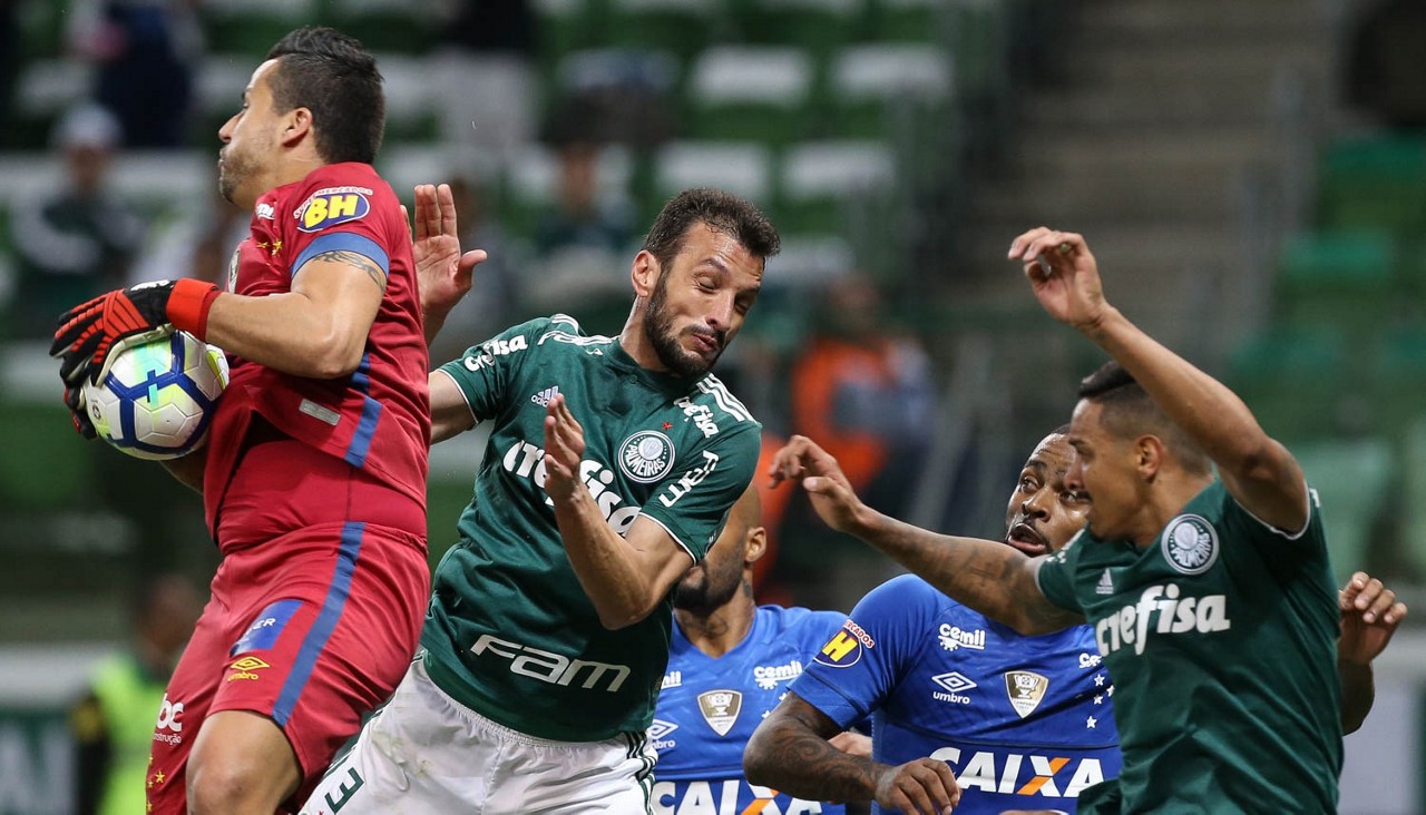 Chefe do VAR diz que árbitro não errou no lance de falta sobre Fábio
