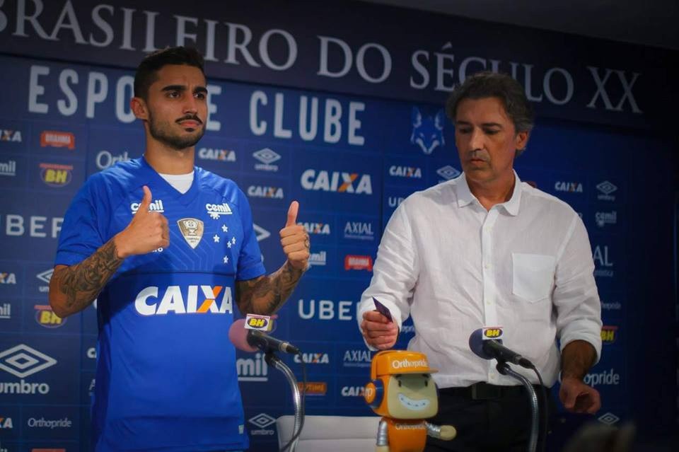 Lateral-esquerdo Patrick Brey foi apresentado como reforço do Cruzeiro