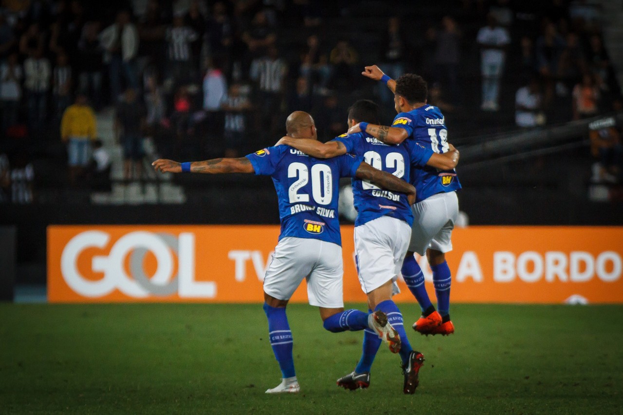 Fábio assegura empate com o Botafogo e Cruzeiro segue afastado do G-6