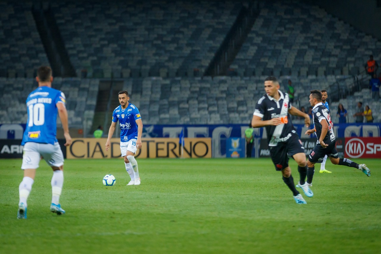 Robinho vem experimentando um novo posicionamento desde a chegada de Rogério Ceni