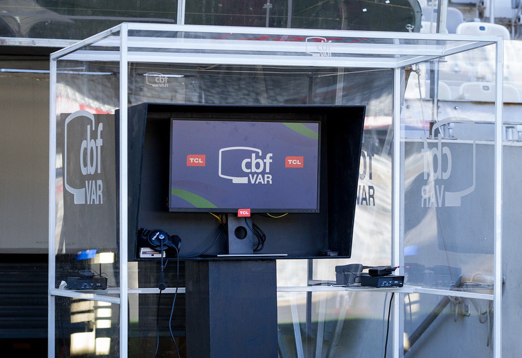 Cabine do VAR já está posicionada no Mineirão