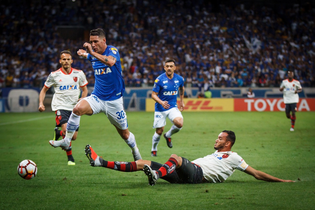 Thiago Neves parou em Barcos e perdeu boa chance de balançar as redes contra o Flamengo