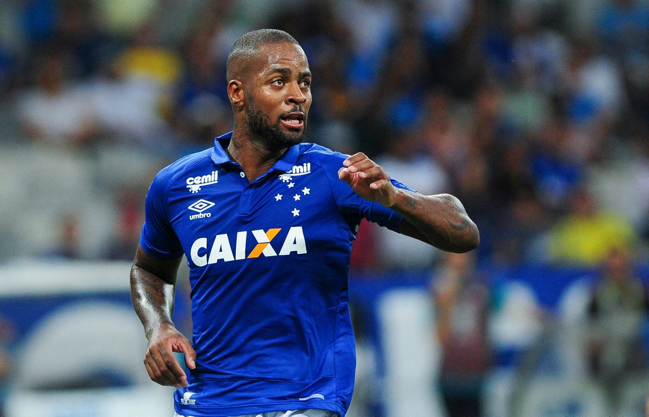 Dedé reassumiu titularidade no duelo com o São Paulo, na estreia do Brasileiro 