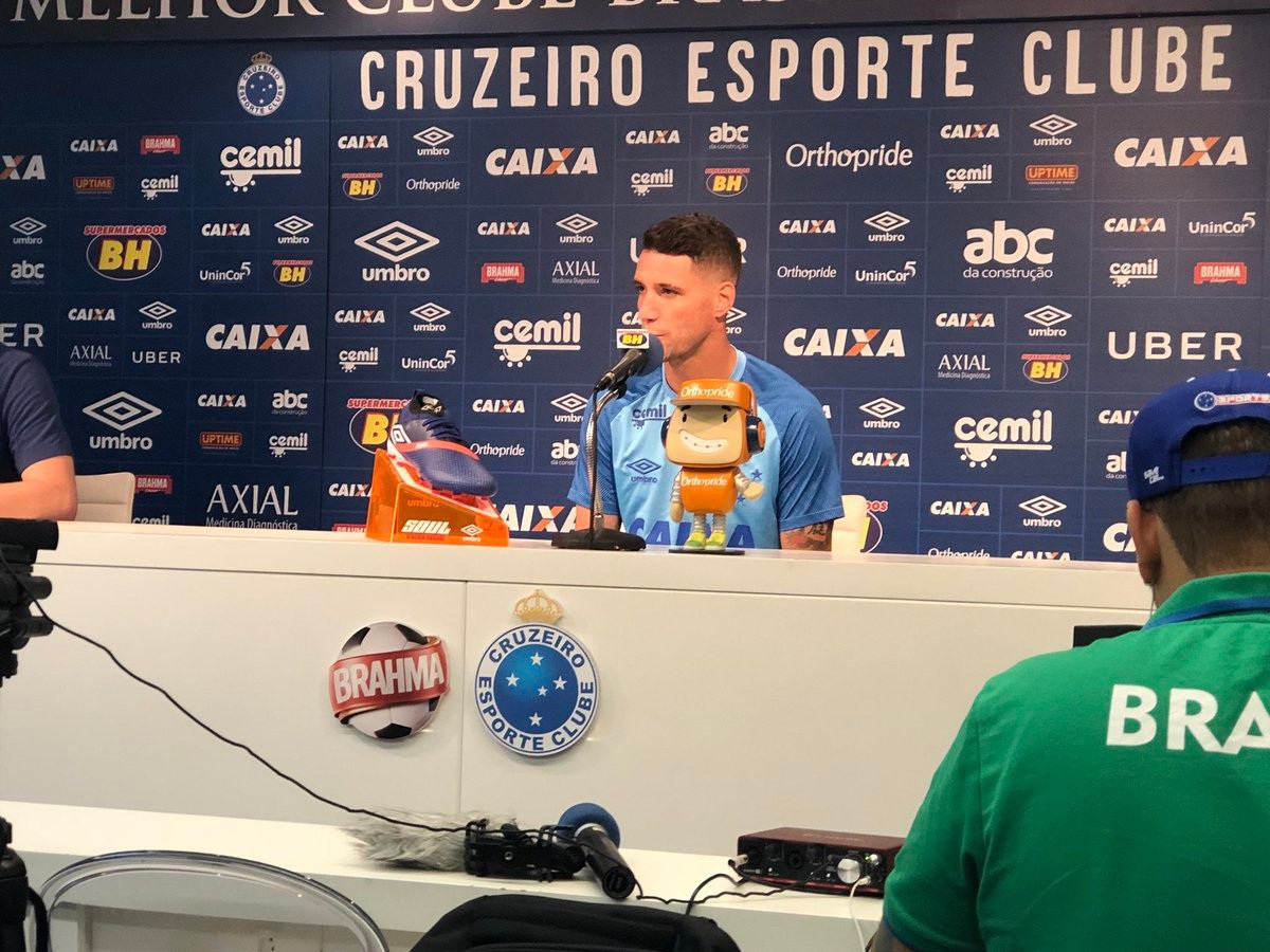 Thiago Neves exaltou bom momento vivido pelo goleiro Fábio