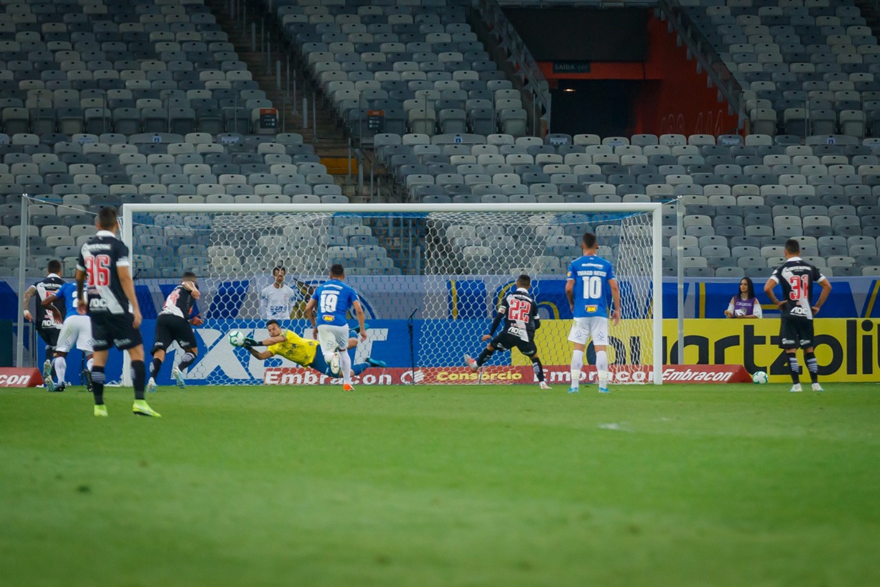Fábio foi essencial para o Cruzeiro em momento crucial do jogo