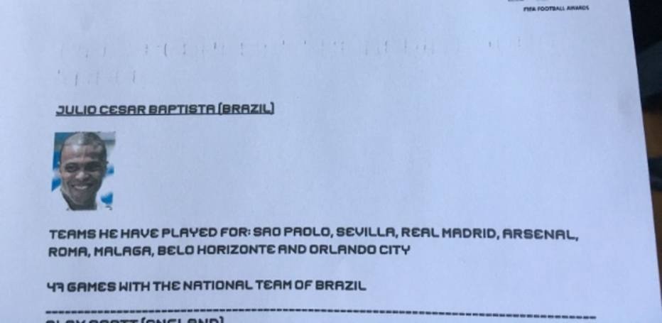 Fifa cometeu duas gafes ao publicar a ficha do meia-atacante Júlio Baptista