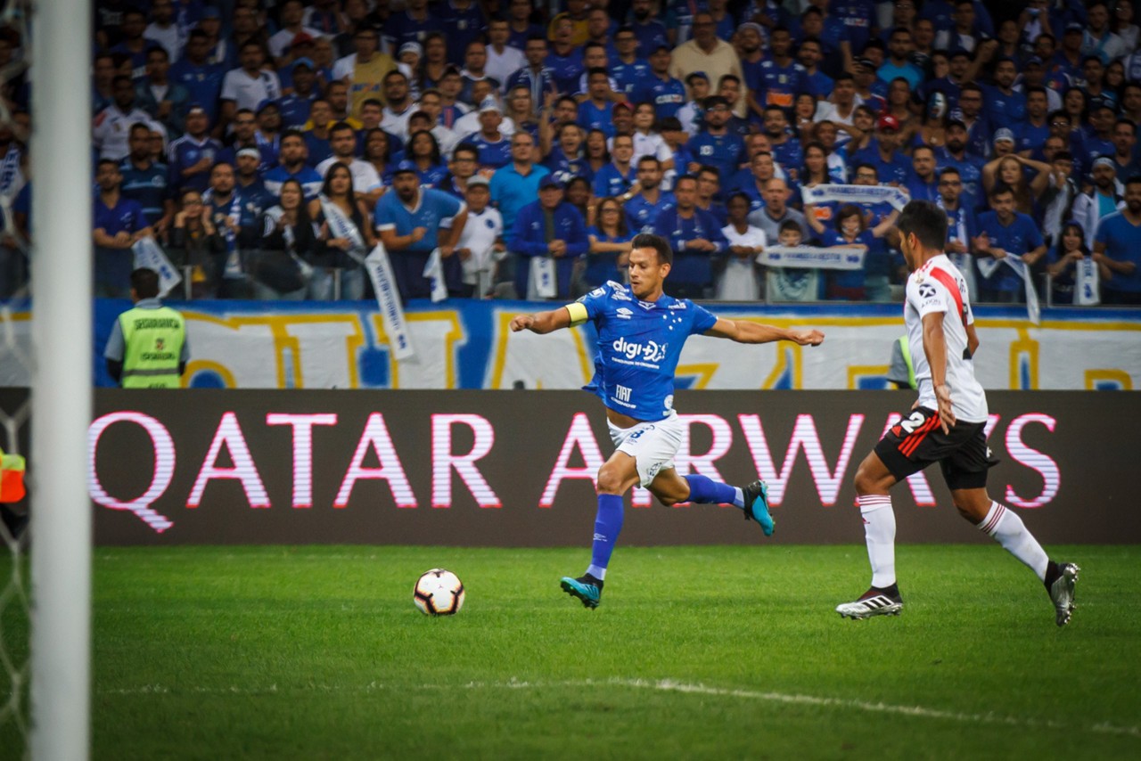 Henrique lamenta certa precipitação do Cruzeiro no momento da finalização; jejum de gols só aumenta