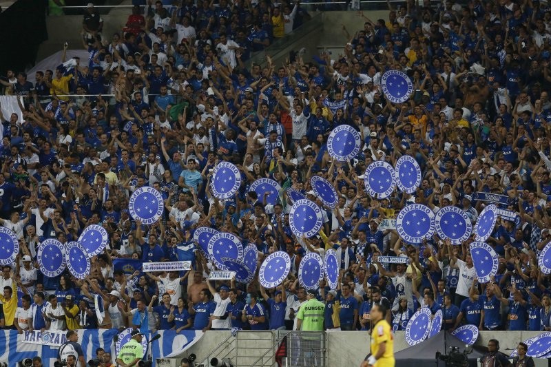 Torcida do Cruzeiro fez a festa no Maracanã durante duelo com o Fla