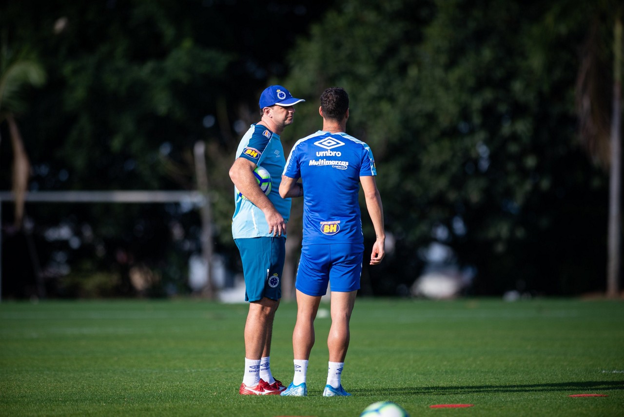Rogério Ceni e Thiago Neves conversaram antes de treinamento na Toca II