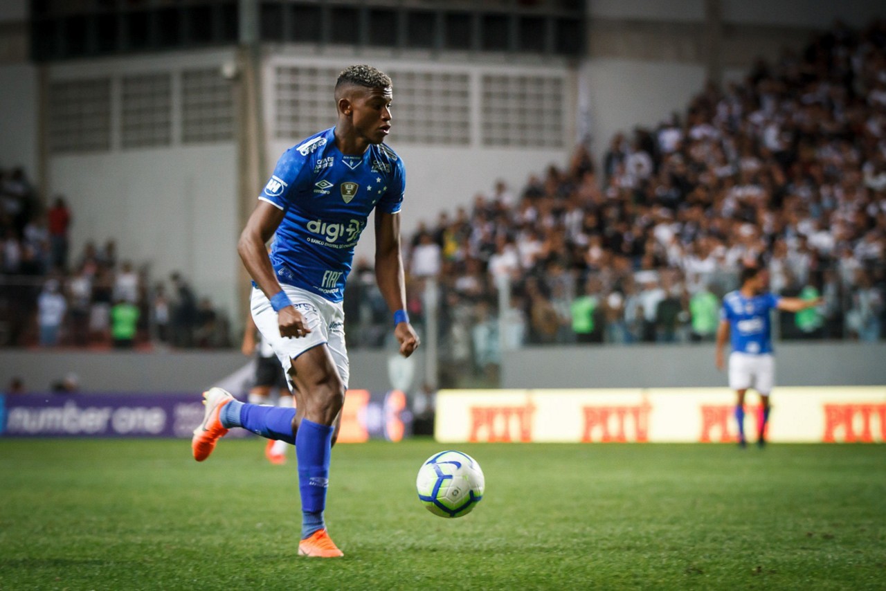 Orejuela foi um dos destaques do Cruzeiro na partida contra o Atlético, que deu a classificação à Raposa