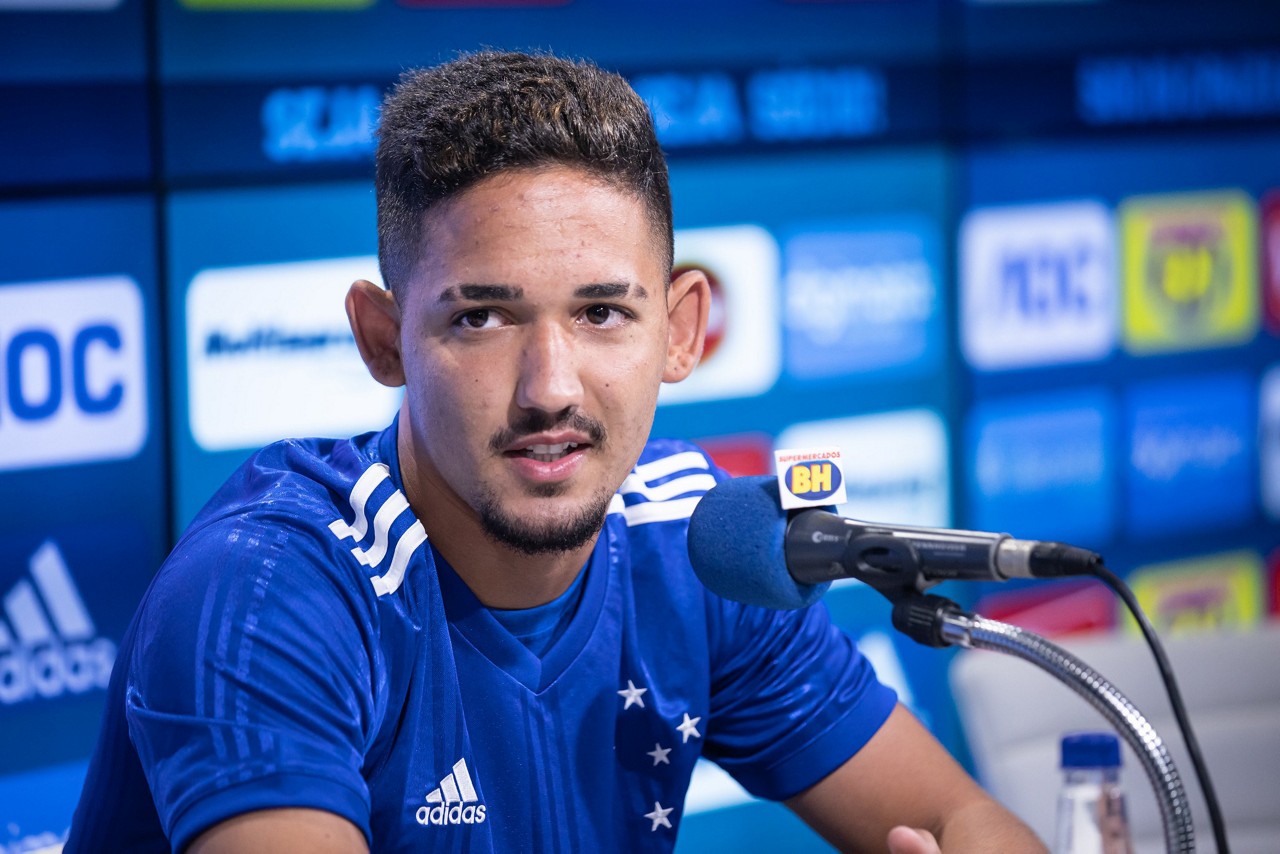 Jhonata Robert vinha em atividade no Grêmio; ele depende da avaliação da comissão técnica