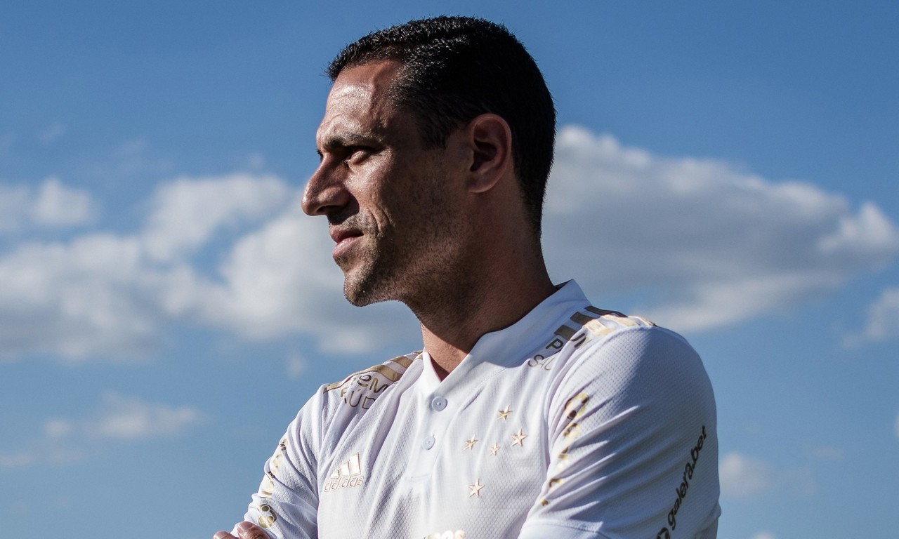 Rômulo, atualmente, está na reserva do Cruzeiro