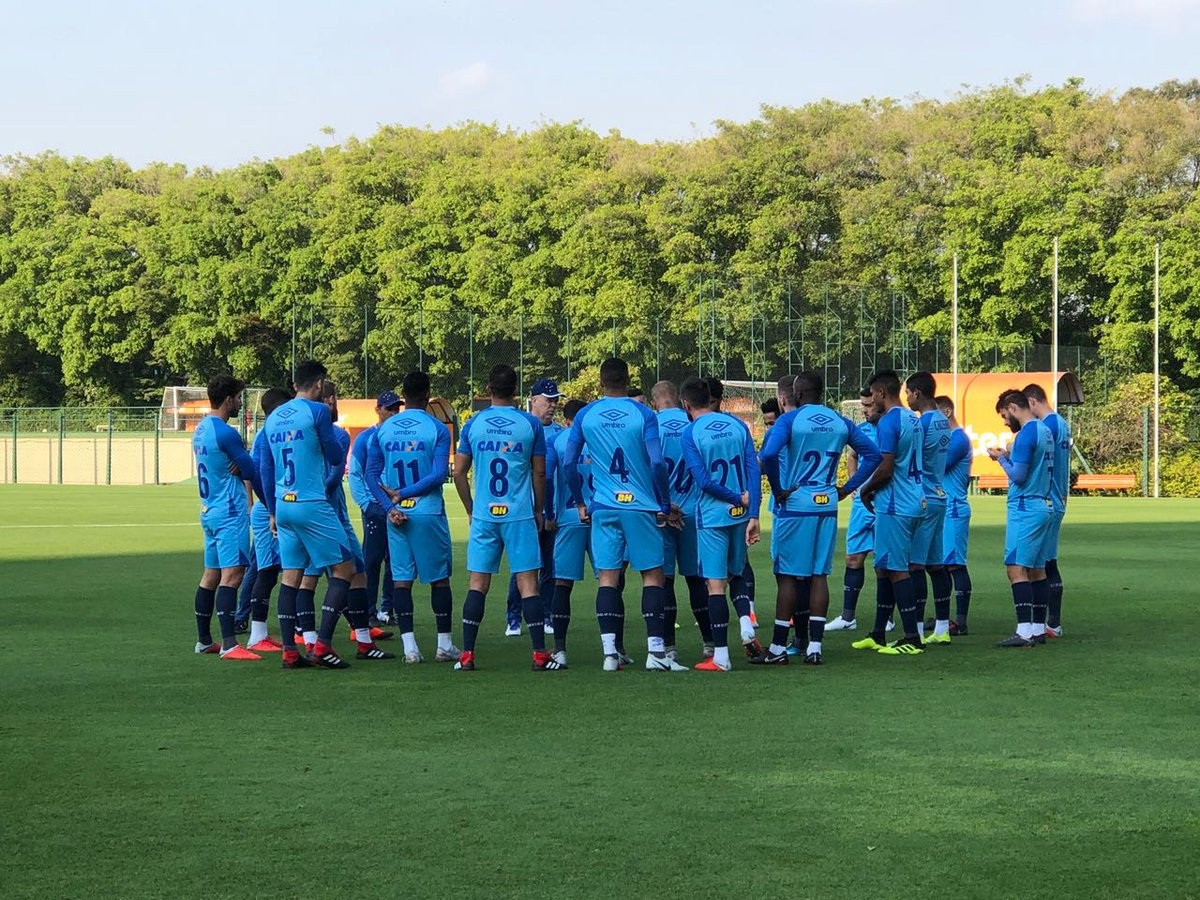 Jogadores do Cruzeiro treinaram no CT da Barra Funda nesta terça-feira