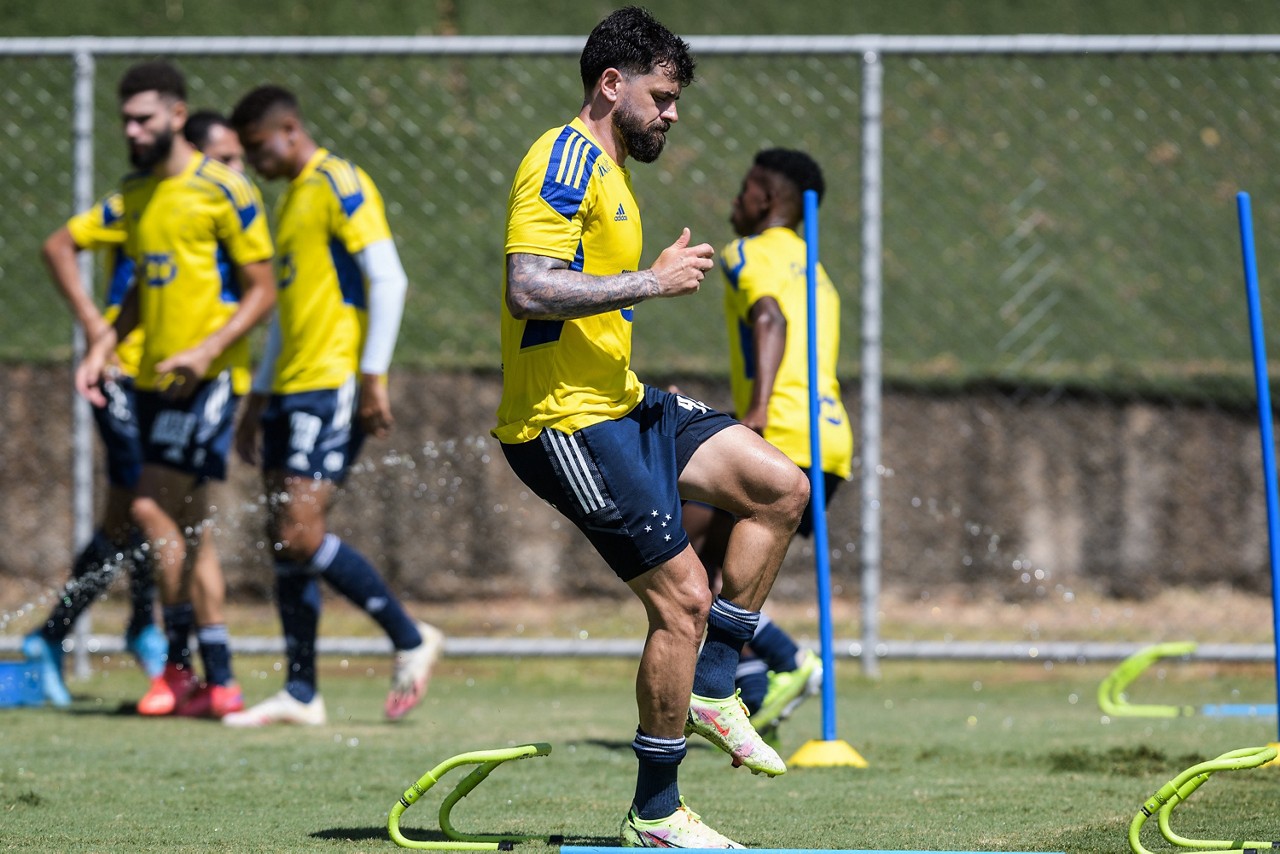 Canesin se tornou uma das principais peças do meio-campo do Cruzeiro