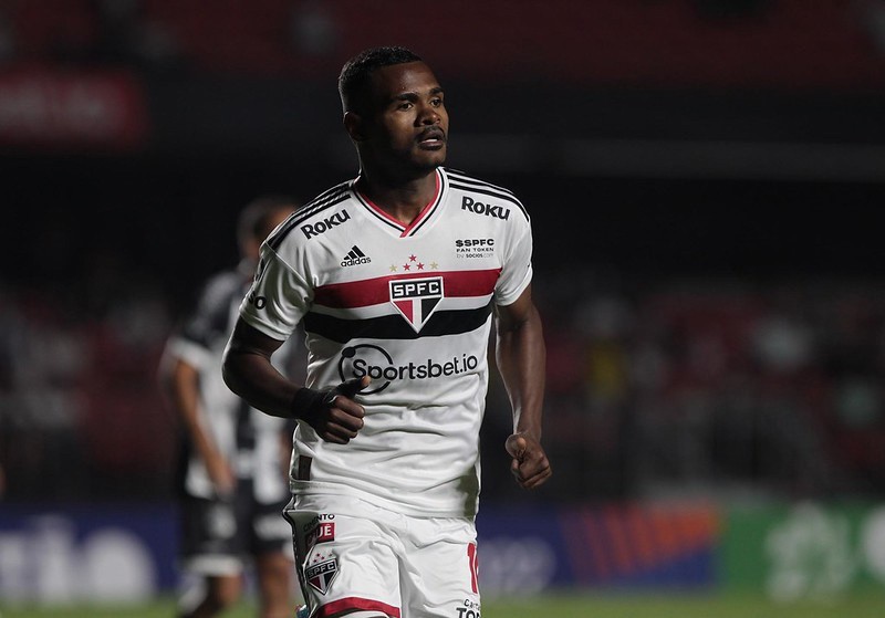 Apesar de grande expectativa, Nikão não conseguiu deslanchar com a camisa do São Paulo