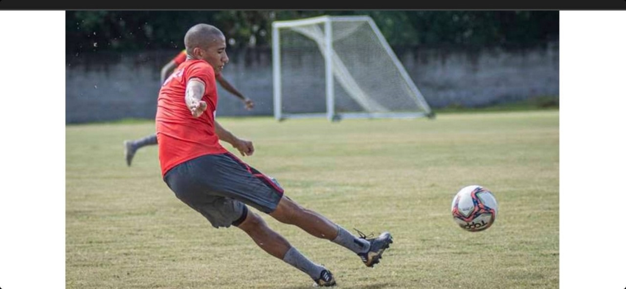 Volante uruguaio Pablo Siles não vem sendo titular do Furacão