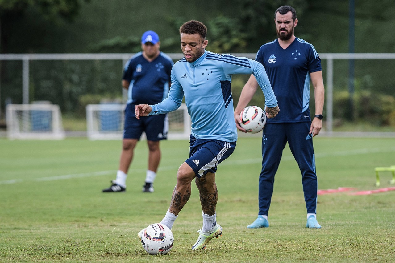 Uma dos reforços do Cruzeiro para a temporada, atacante Rafael Bilu sofreu lesão muscular e também desfalca a equipe diante do América