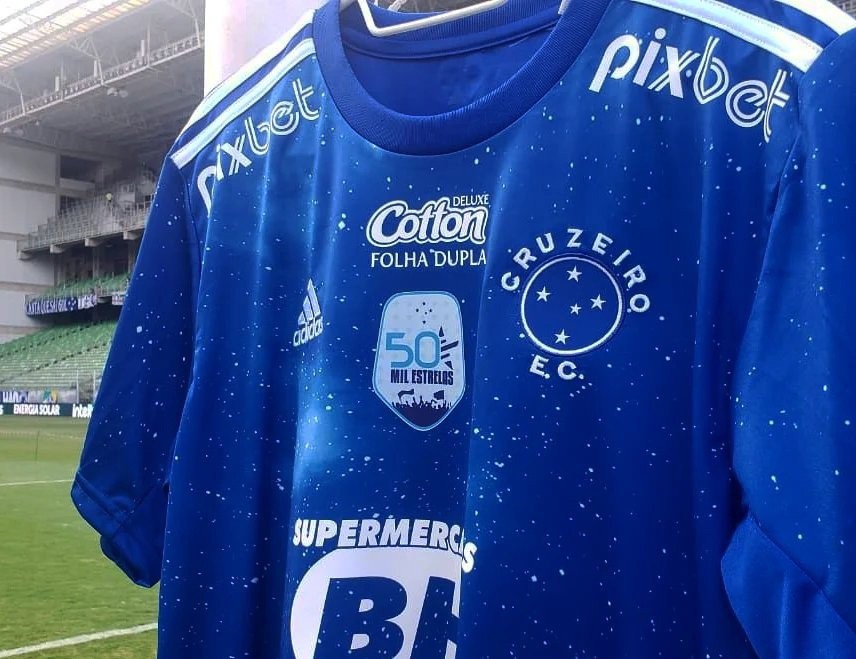 Detalhe do patch em homenagem aos 50 mil sócios