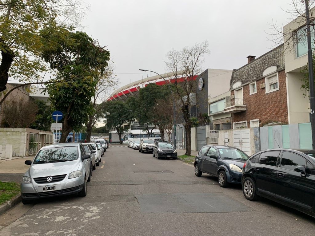 Estádio tem bloqueios e forte policiamento antes do embate entre River e Cruzeiro