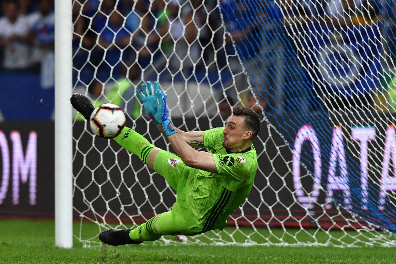 Armani defendeu dois pênaltis do Cruzeiro na decisão