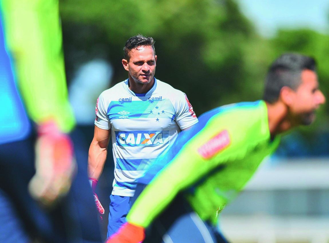 Robertinho exalta estrutura do Cruzeiro e vê no clube a chance de formar grandes profissionais