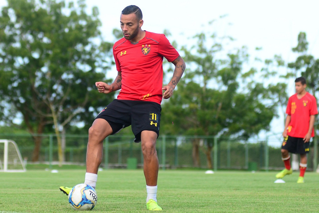Atacante Guilherme, do Sport, está na mira do Cruzeiro