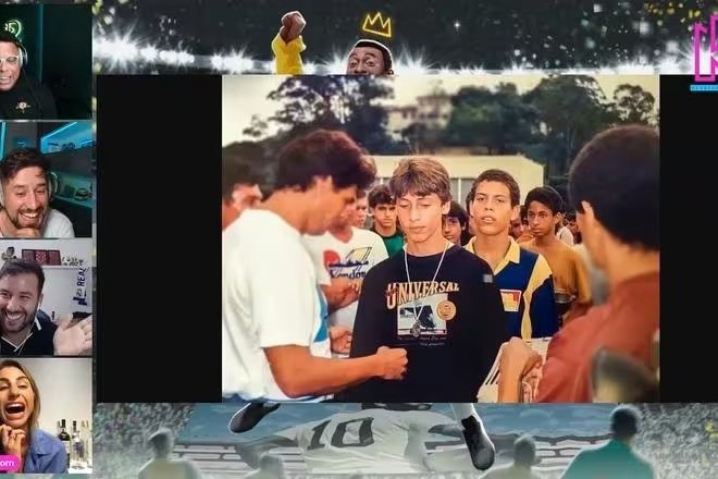 Em live realizada na terça (10) em seu canal na Twitch, Ronaldo postou a foto em que aparece, ainda garoto, no aguardo de falar com Roberto Dinamite
