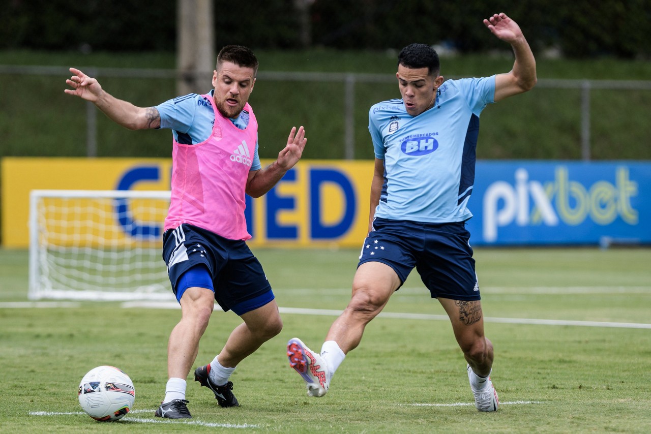Volante Ramiro volta a ter uma chance no time titular do Cruzeiro; Wallisson fica como opção no banco de reservas
