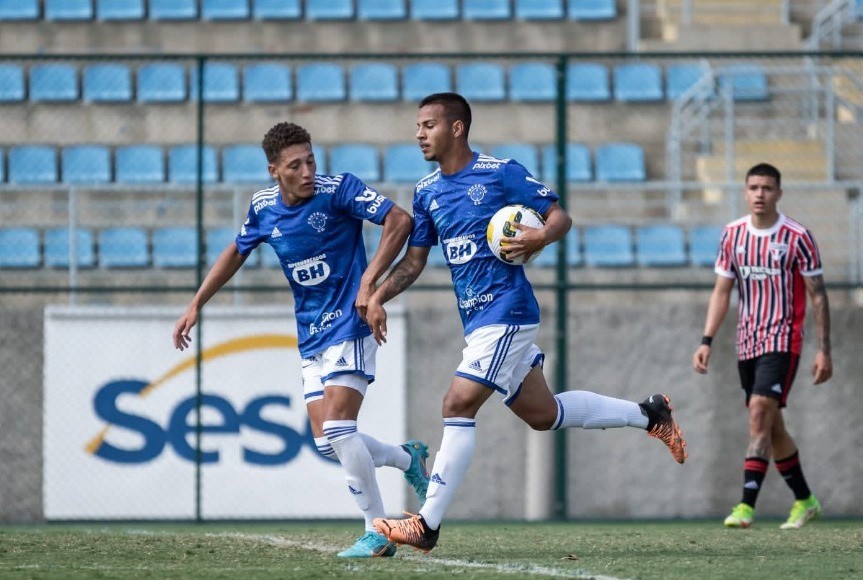O meia Bolívia marcou o gol do empate do Cruzeiro contra o São Paulo