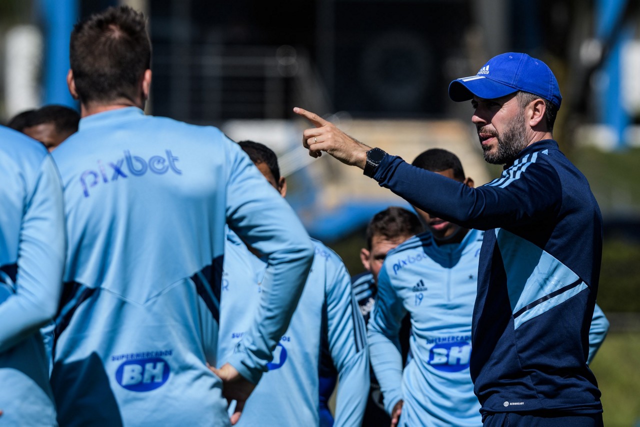 Pezzolano destacou que o 'adversário' do Cruzeiro na Série B não é o vice-líder, mas sim o quinto colocado