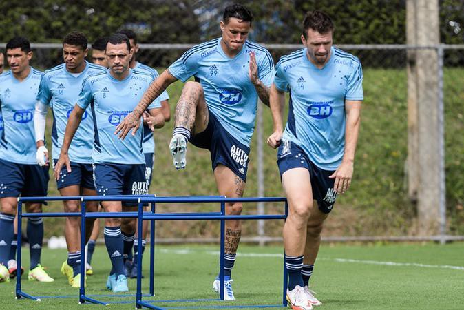 Edu e Brock estão à disposição de Pezzolano para o duelo com o Ituano, em Itu