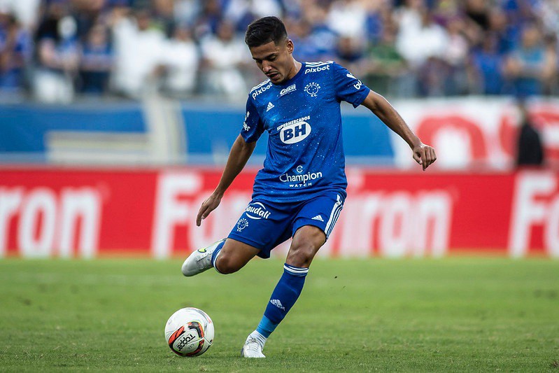 Neto Moura já realizou 12 partidas com a camisa do Cruzeiro e acumula três assistências