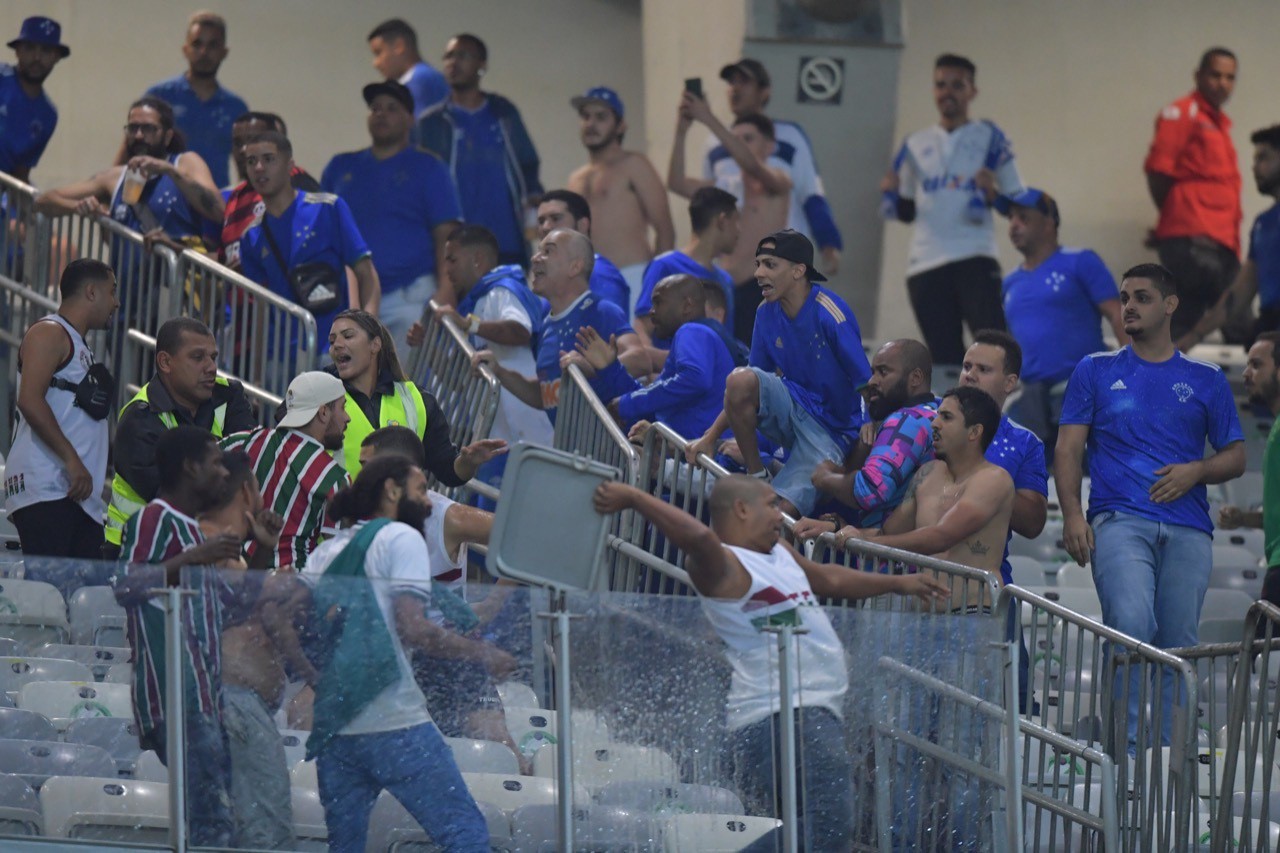 Cruzeiro será responsável por arcar com os custos de quebra de cadeiras, vidros, fechaduras, vasos e portas no jogo contra o Fluminense, na última terça-feira (12), no Mineirão.
