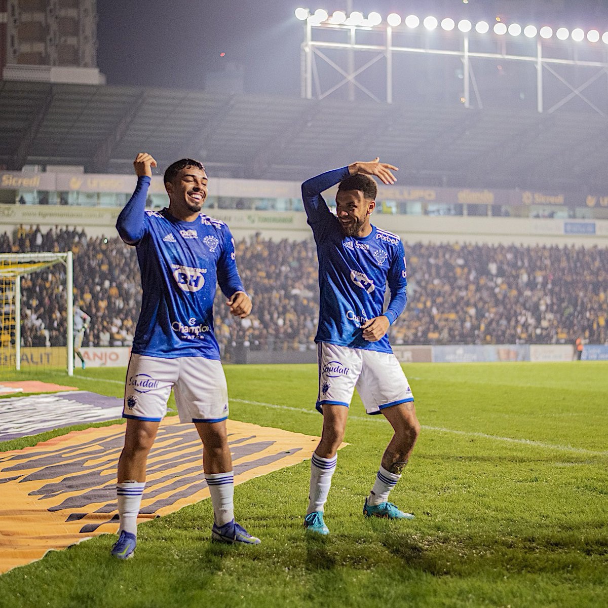 Jajá completou oito jogos com a camisa do Cruzeiro e marcou seu primeiro gol, sob o comando de Pezzolano