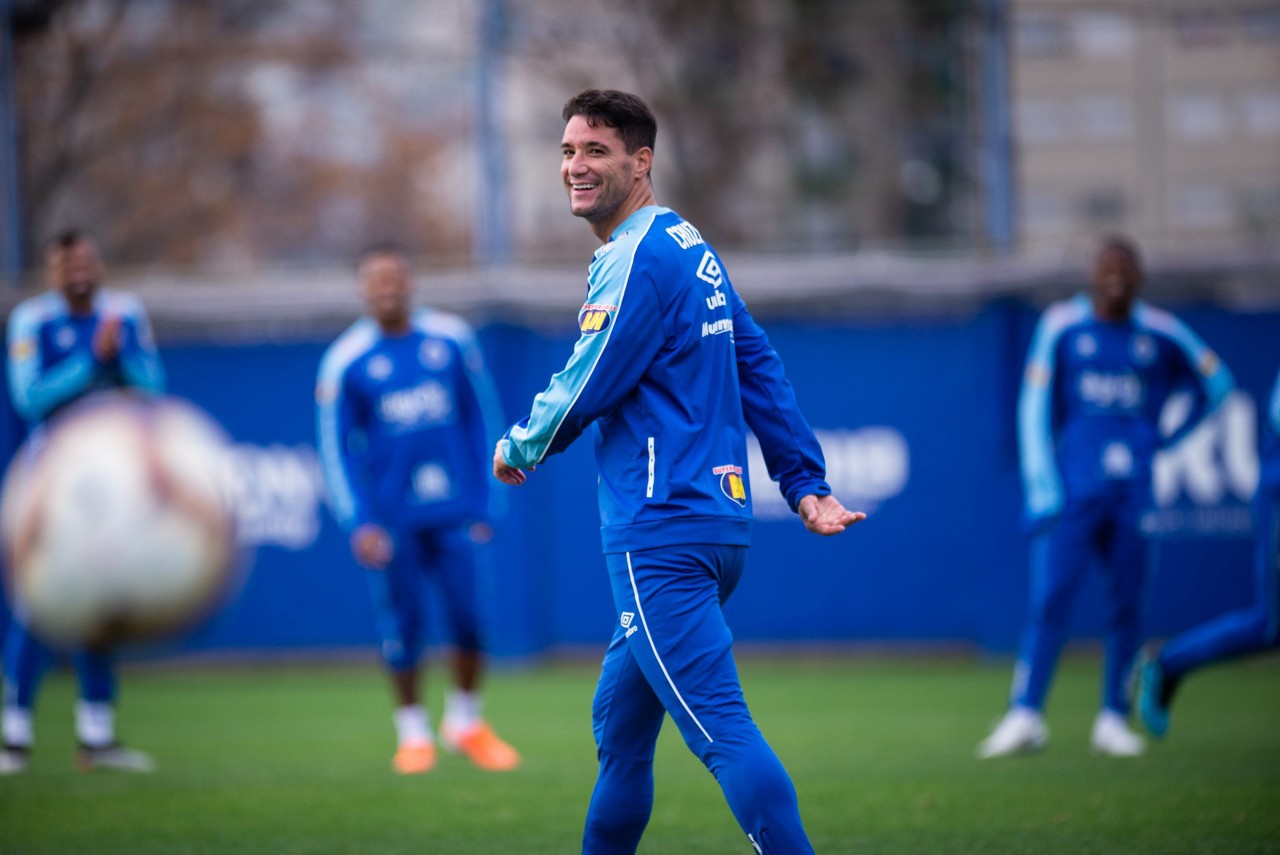 Resposta de Thiago Neves teve mais de mil comentários relacionados