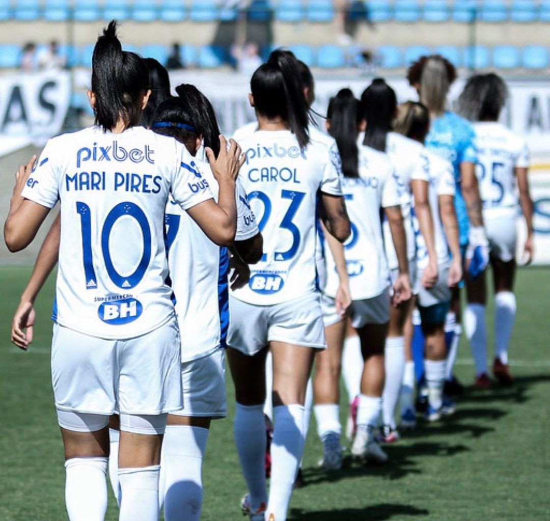 As jogadoras do Cruzeiro se reapresentam nesta segunda (9), na Toca da Raposa I