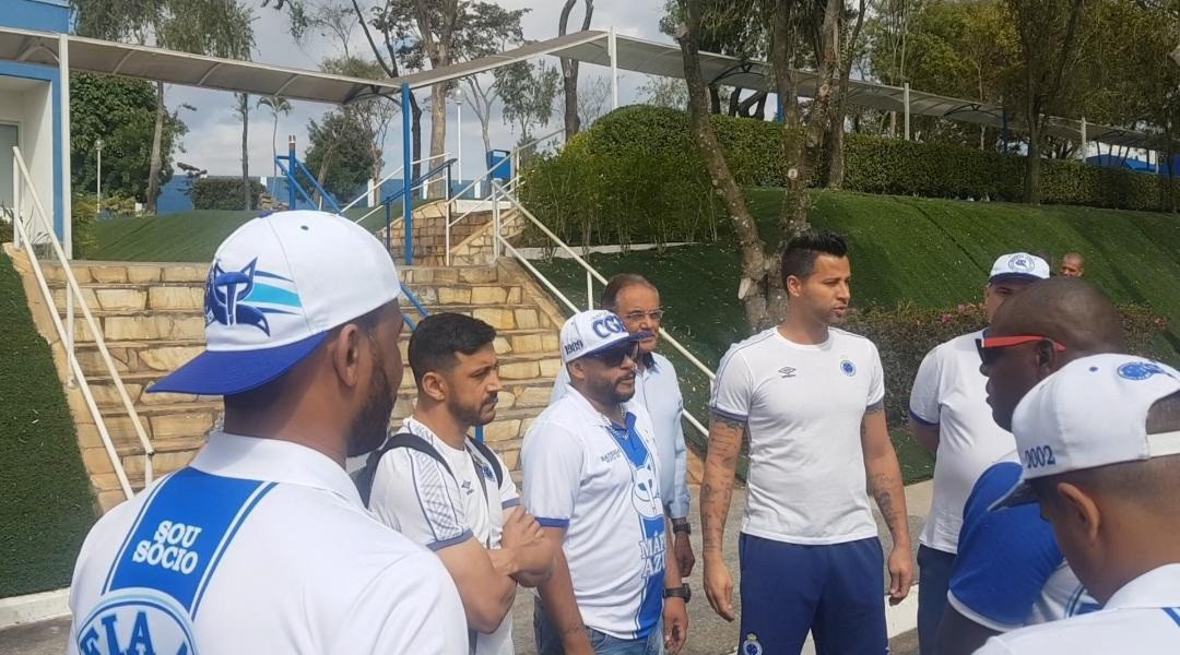 Membros da Máfia Azul foram à Toca II na manhã deste sábado